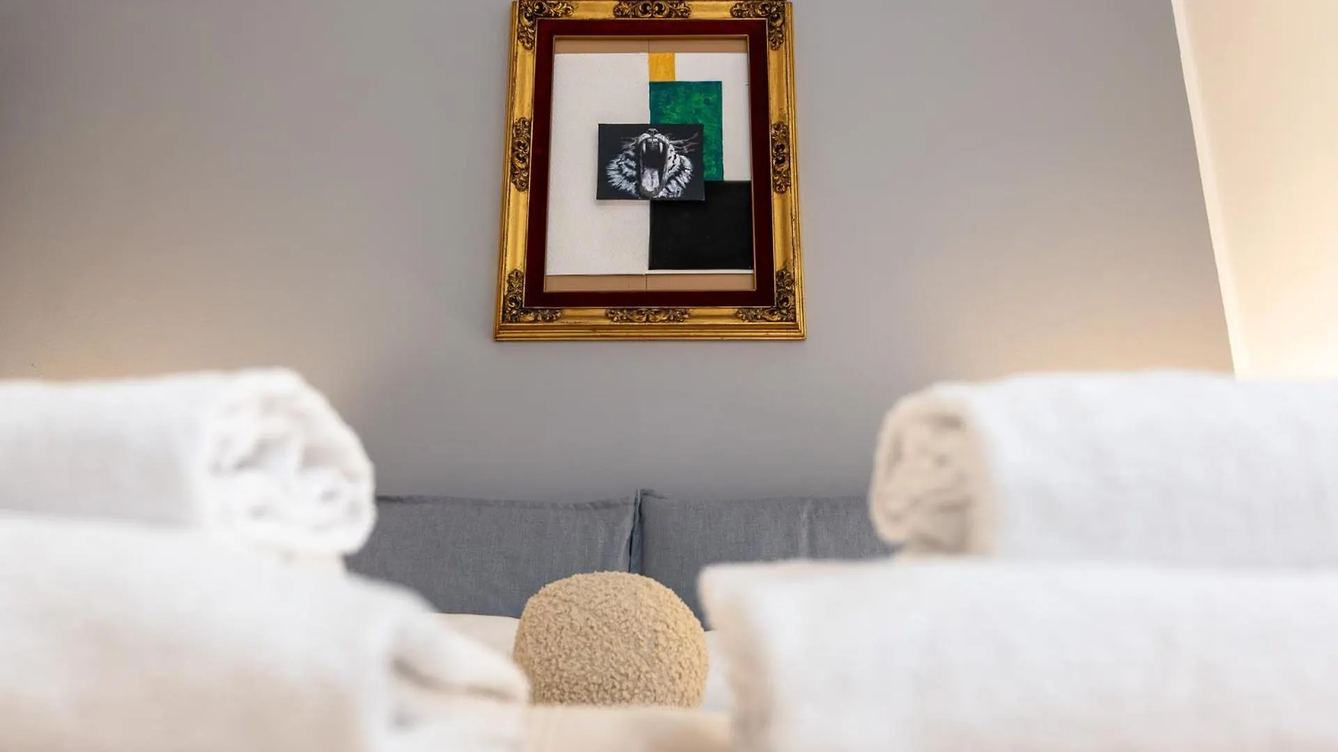 Elegant And Stylish Design Apartments In Brera Near The Metro Mediolan Włochy